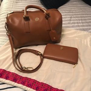 Tory Burch Robinson Bag w/matching wallet